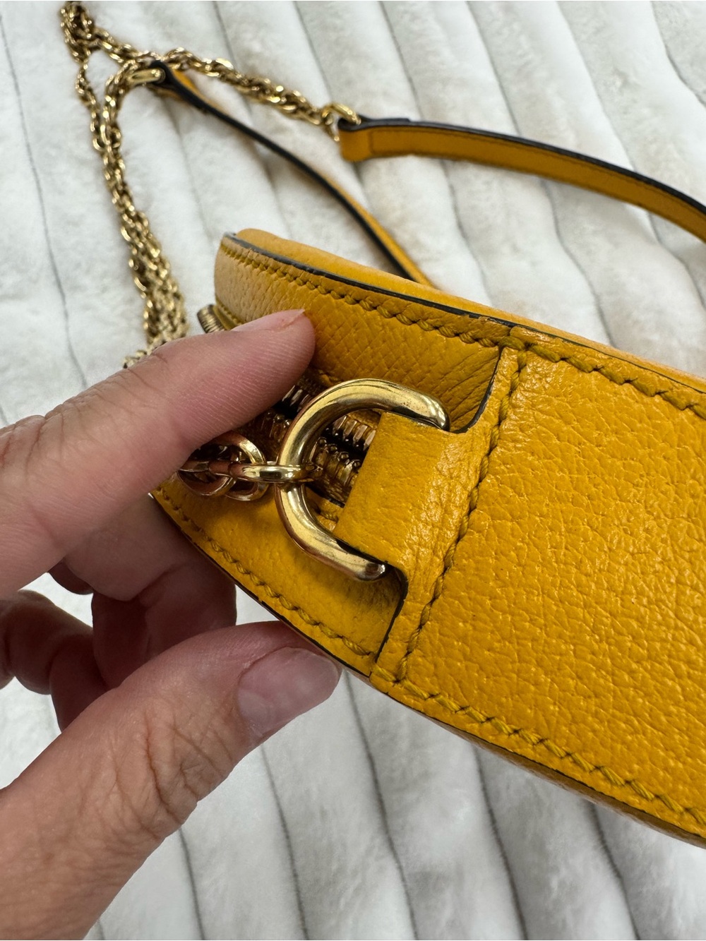 Gucci Floral GG Marmont Round Shoulder Bag in Yellow - Picture 5 of 13